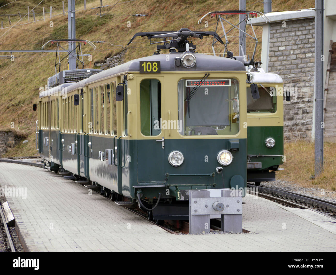 Lokomotive auf der kleinen Scheidegg auf die Wengernalp-Bahn. Stockfoto