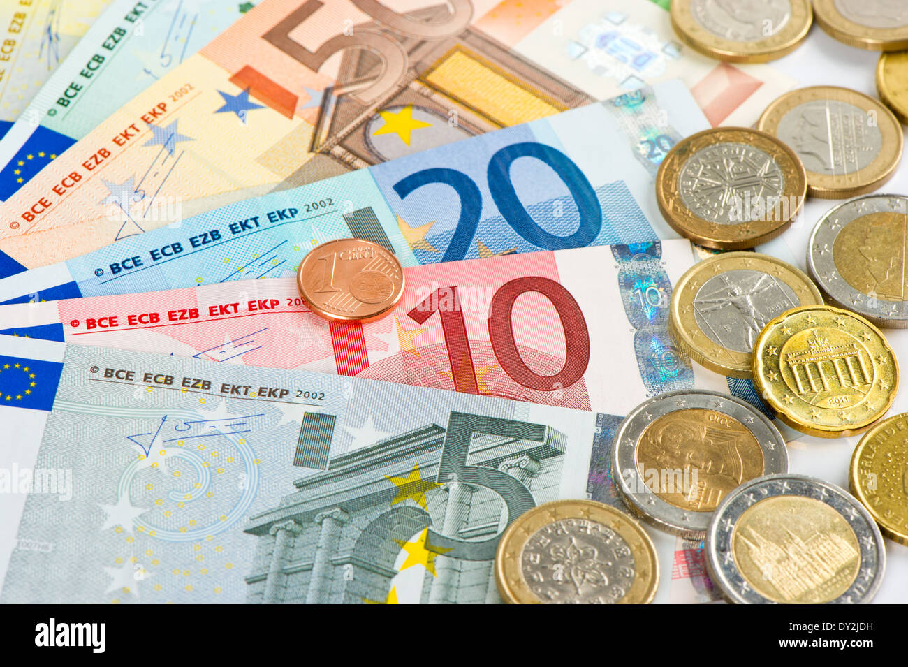 Nahaufnahme der Euro-Währung. Münzen und Banknoten. Geld-Hintergrund Stockfoto