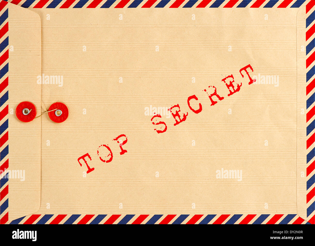 Vintage Luftpost Umschlag. Grunge Hintergrund. Text streng geheim Stockfoto