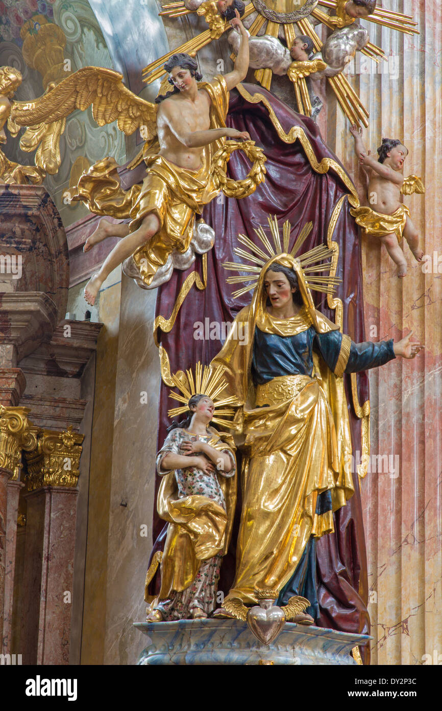 Wien, Österreich - 17. Februar 2014: Polychrome barocken Statue des St.-Anna-Kirche st. Annes. Stockfoto