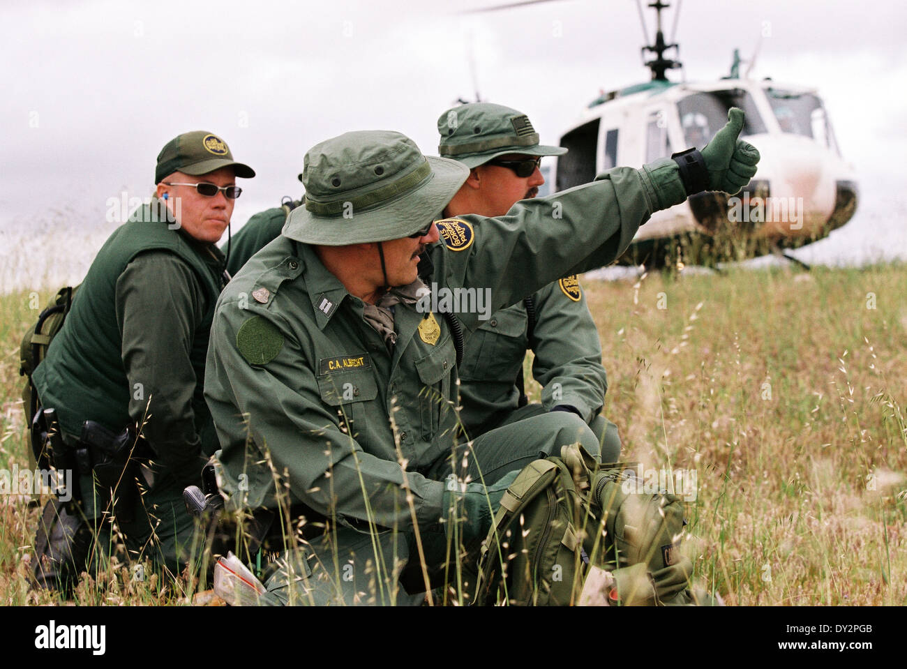 US Border Patrol Offiziere während einer Operation in der Nähe der Grenze zu Mexiko 1. Juni 2006 in der Nähe von Tucson, Arizona. Stockfoto