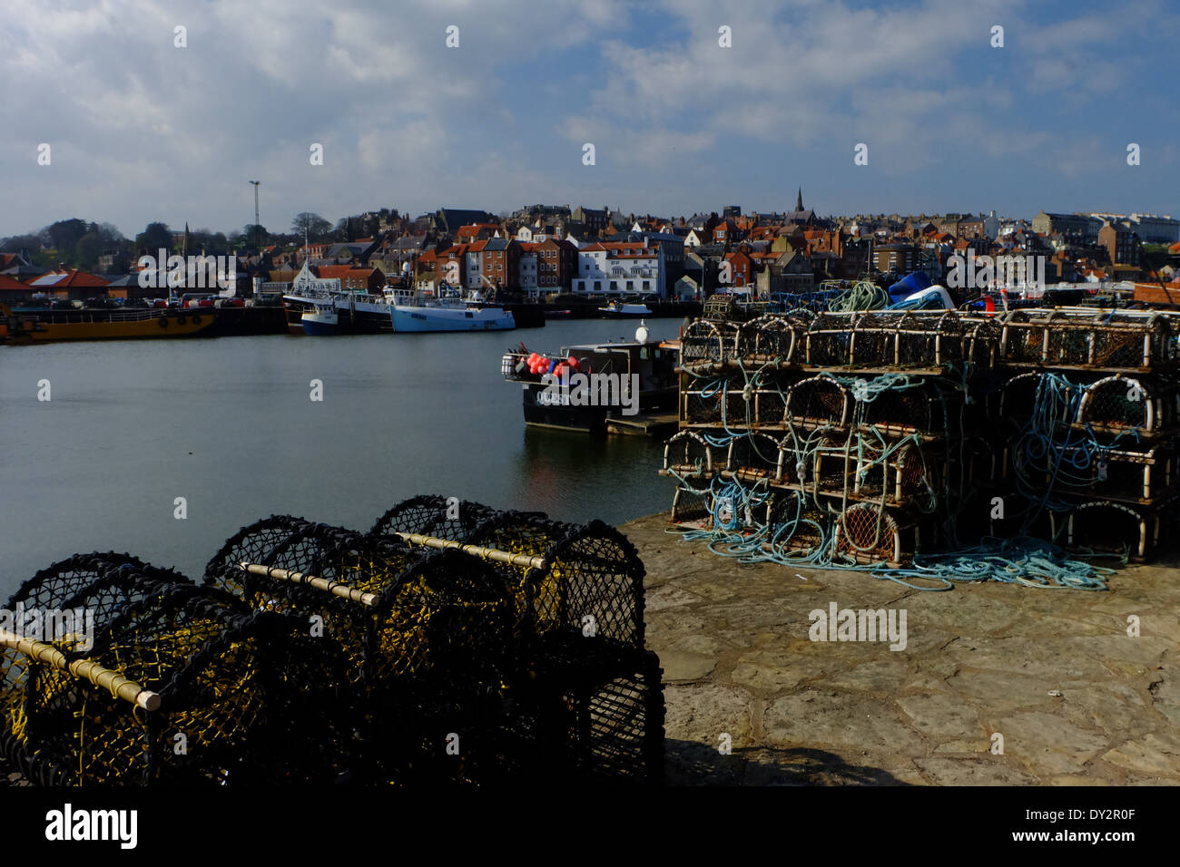 Whitby Hafen Krabbe Töpfe. Stockfoto