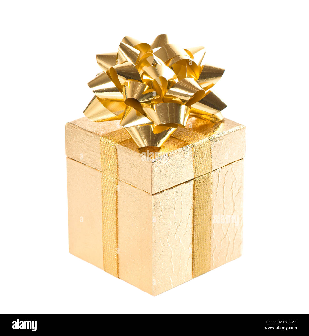 goldenen Geschenkbox mit Schleife auf weißem Hintergrund Stockfoto