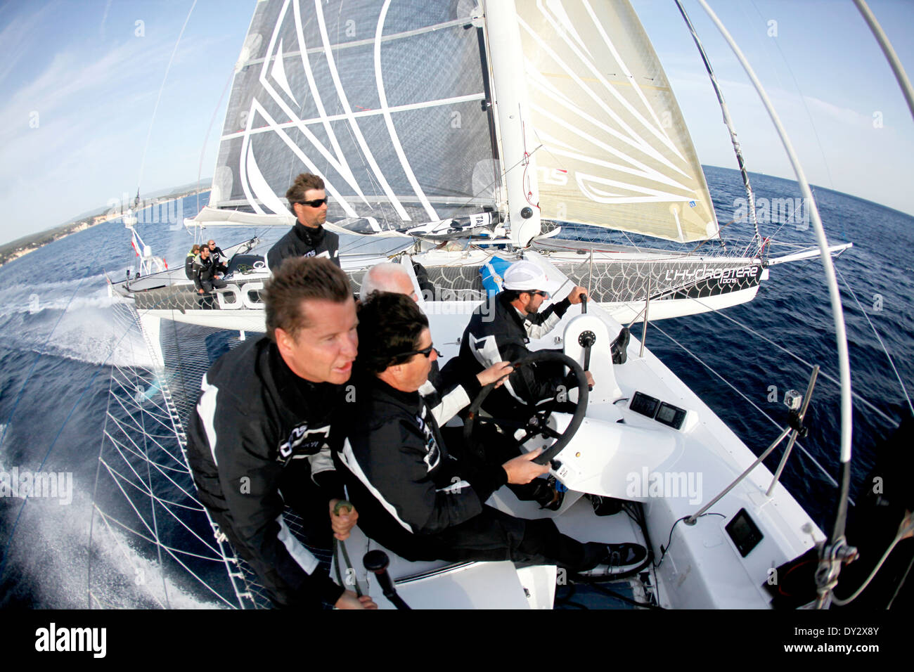 An Bord Hydroptere DCNS Alain Thebault und seine Crew (Yves Parlier, Jean le Cam, Jacques Vincent, Luc Alphand) während die Tannen Stockfoto