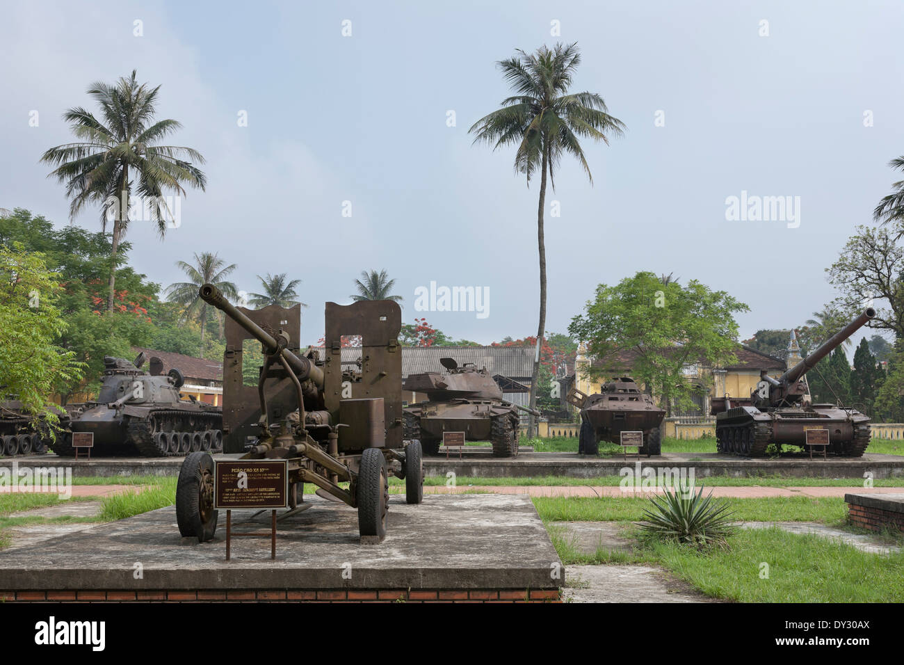 Hue, Vietnam. Allgemeine Museumskomplex, US-Militär Panzer und gepanzerte Fahrzeuge während der USA-Vietnam-Krieg erobert Stockfoto
