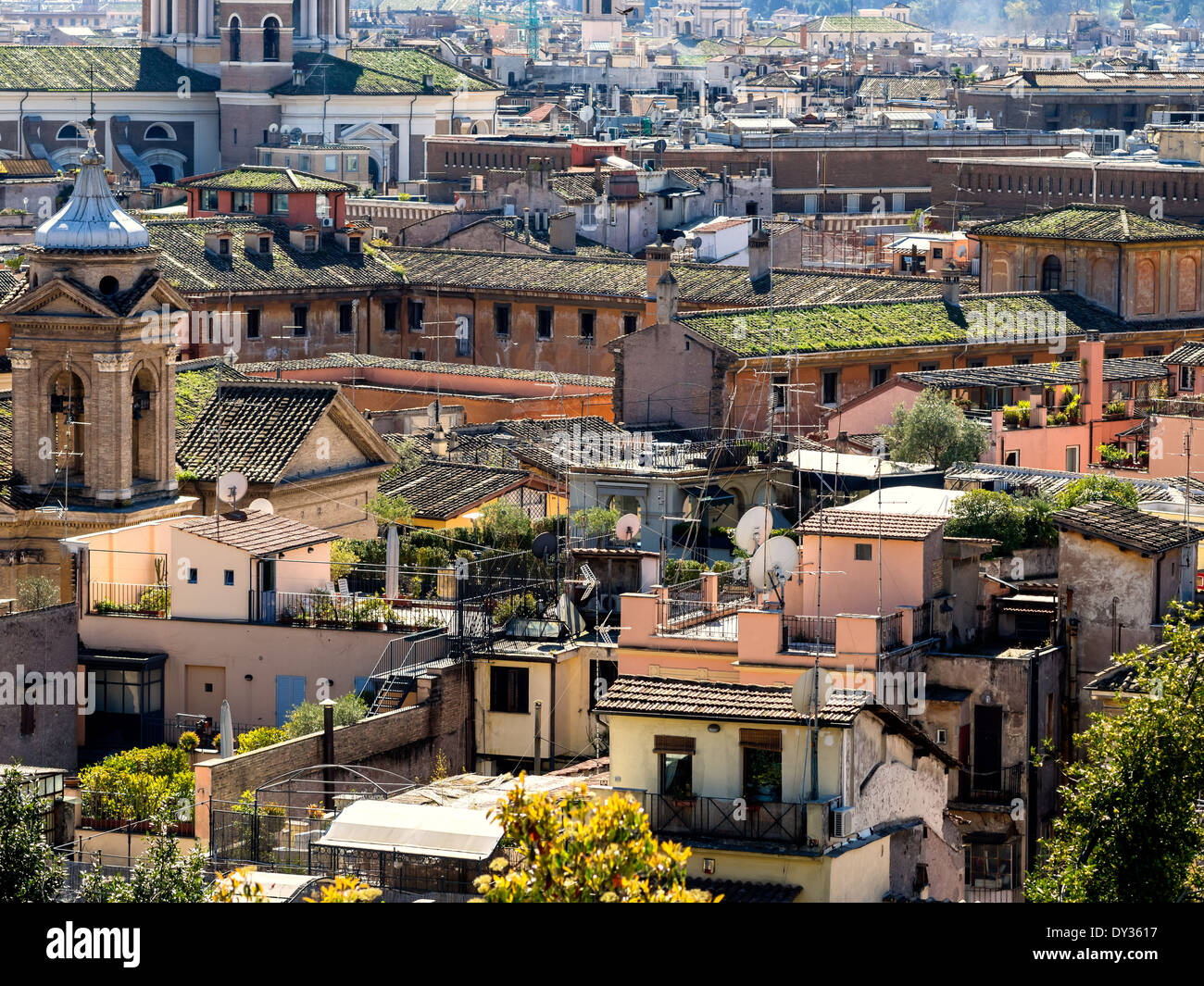 Rom-Panorama mit grüne Dachgärten, Italien Stockfoto