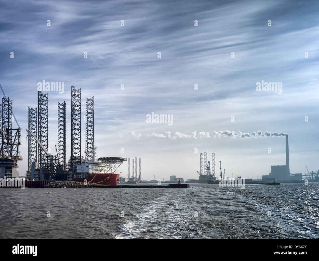 Bocken Sie Rig mit sechs Beinen im Öl-Hafen von Esbjerg, Dänemark auf Stockfoto