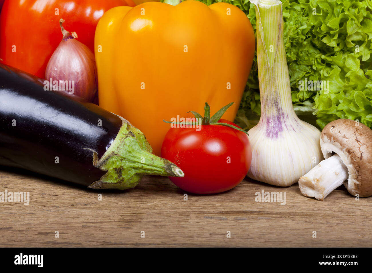 Gesunde Ernährung mit frischem Gemüse Stockfoto