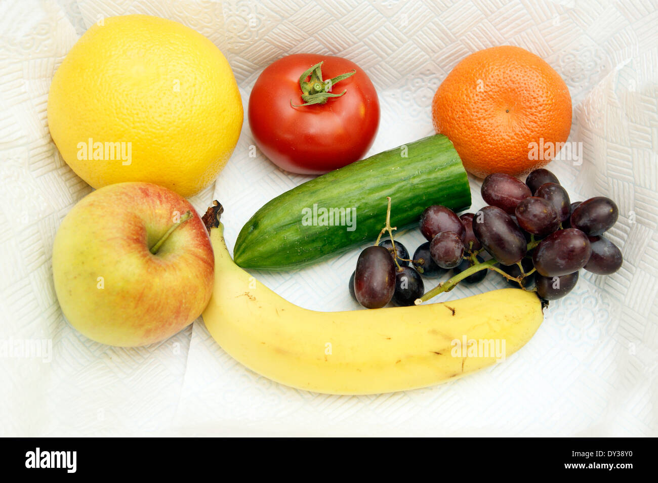 Auswahl von 7 Obst & Gemüse (7 pro Tag) 7 oder mehr Portionen Obst & Gemüse pro Tag ist gesünder als die 5 empfohlen Stockfoto