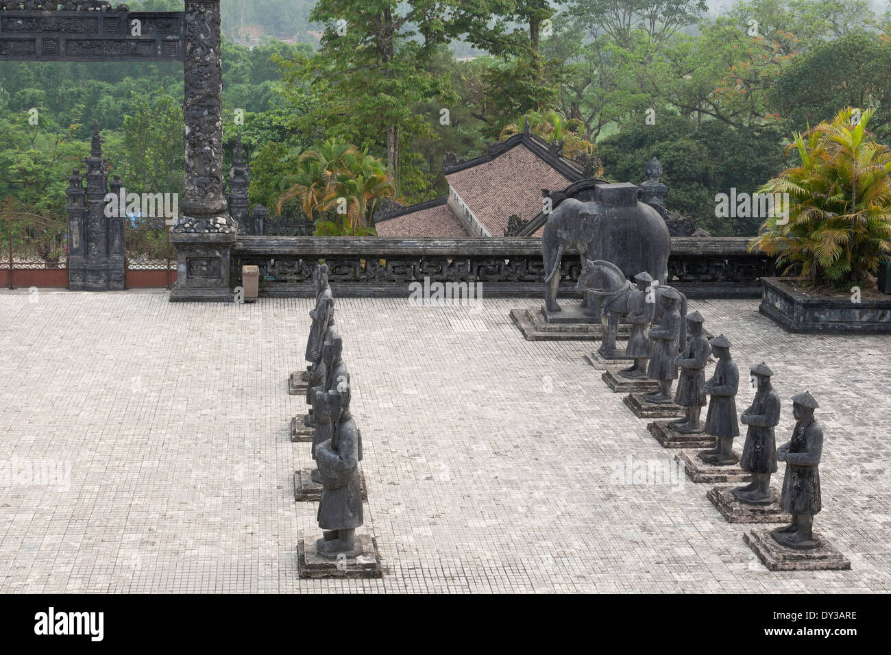 Hue, Vietnam, Südostasien. Stein-Statuen zu Ehren Hof, Grab von Khai Dinh Stockfoto
