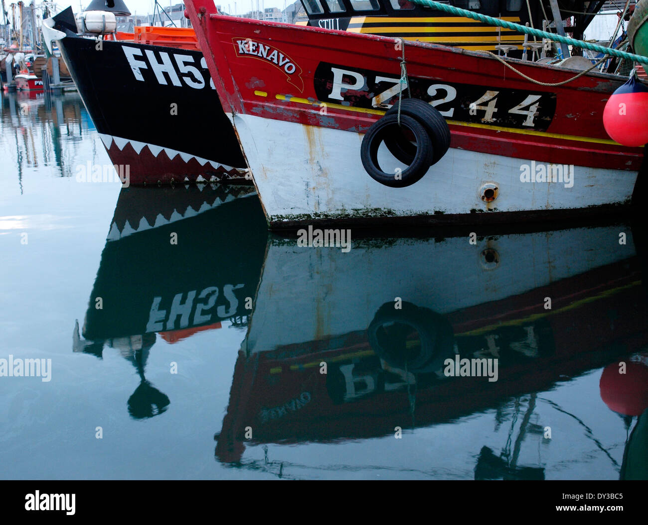 Kommerzielle Fischerei Trawler, Sutton Harbour Marina, Plymouth, Devon, UK Stockfoto