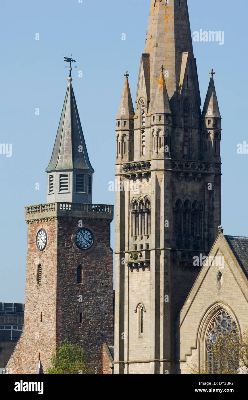 Kirche-Türme auf Inverness am Flussufer, Inverness, Schottisches Hochland. Stockfoto