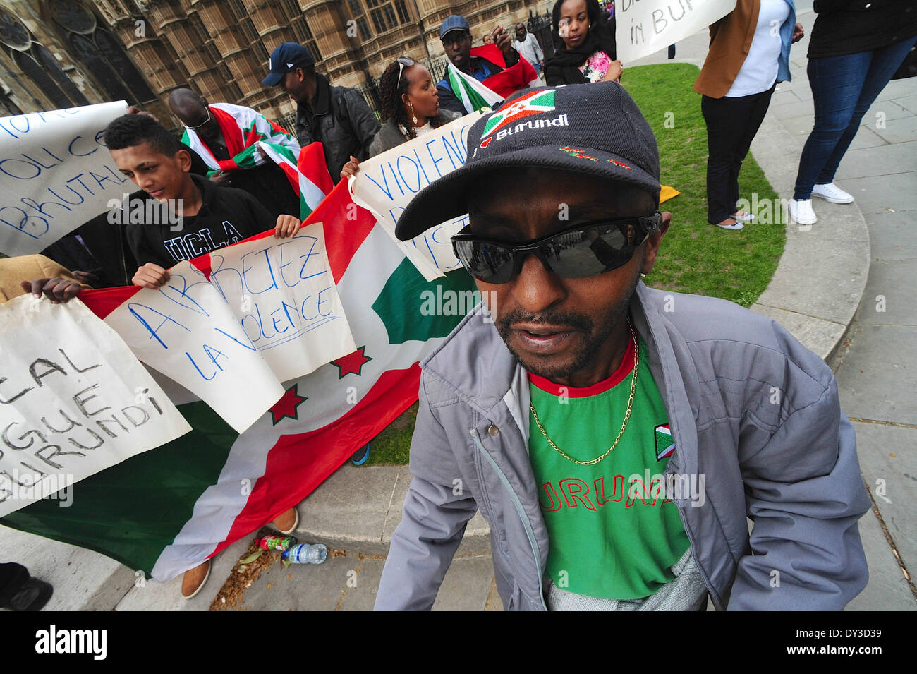 London, UK, UK. 5. April 2014. Burundier protestierten in London gegen die andauernde politische Gewalt und Menschenrechtsverletzungen im eigenen Land. Burundi ist an einem Scheideweg als 2015 Wahlen Ansatz und die Menschen suchen für freie und faire Wahlen gegen Präsident Pierre.Nkurunzia Credit: Gail Orenstein/ZUMAPRESS.com/Alamy Live News Stockfoto