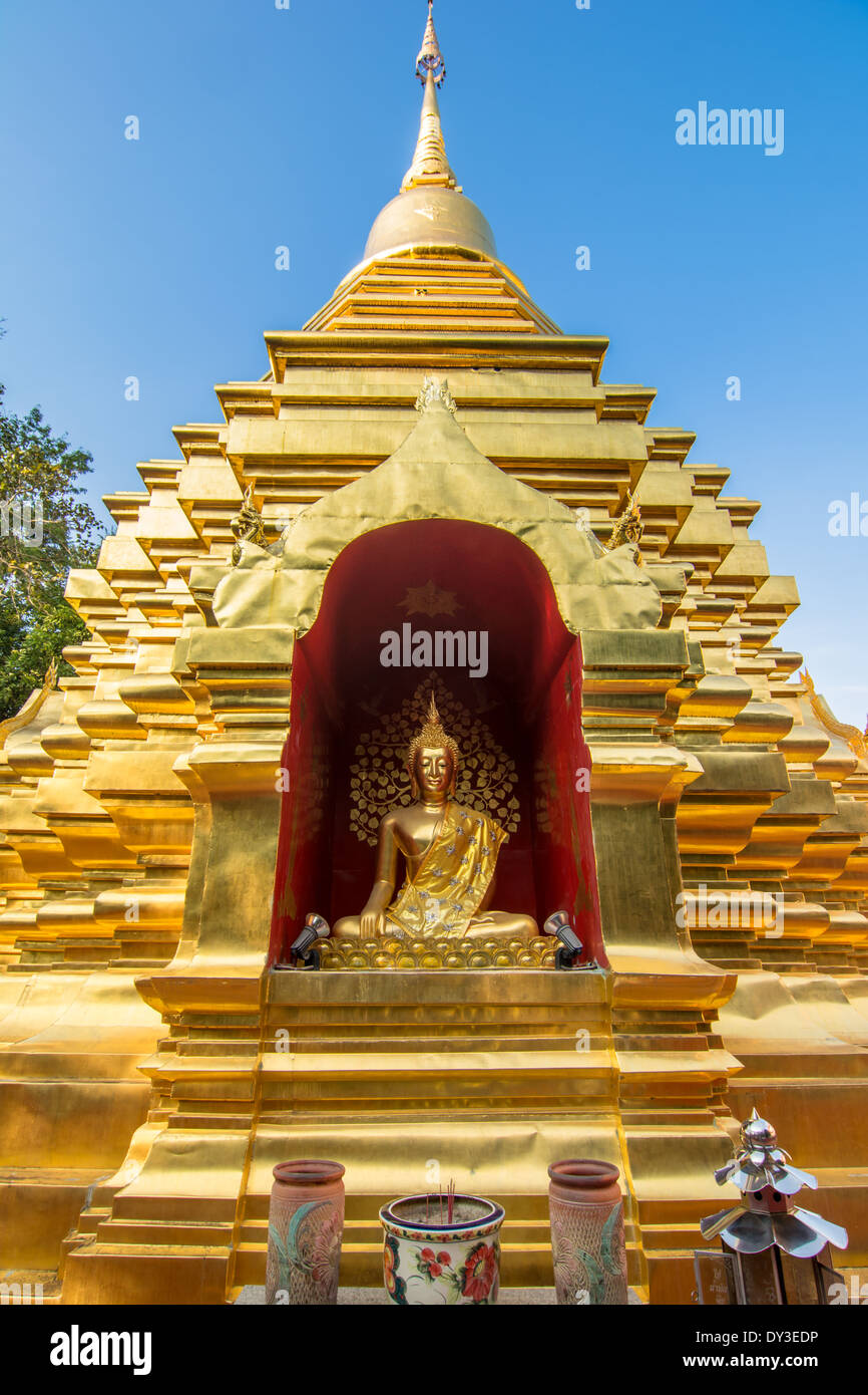 Goldene Pagode in Wat Phan Ohn-Tempel in Chiang Mai Stockfoto