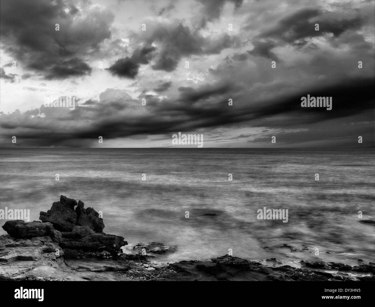Spektakulärer Sonnenuntergang am St. Lefteris Kythira, Griechenland Stockfoto