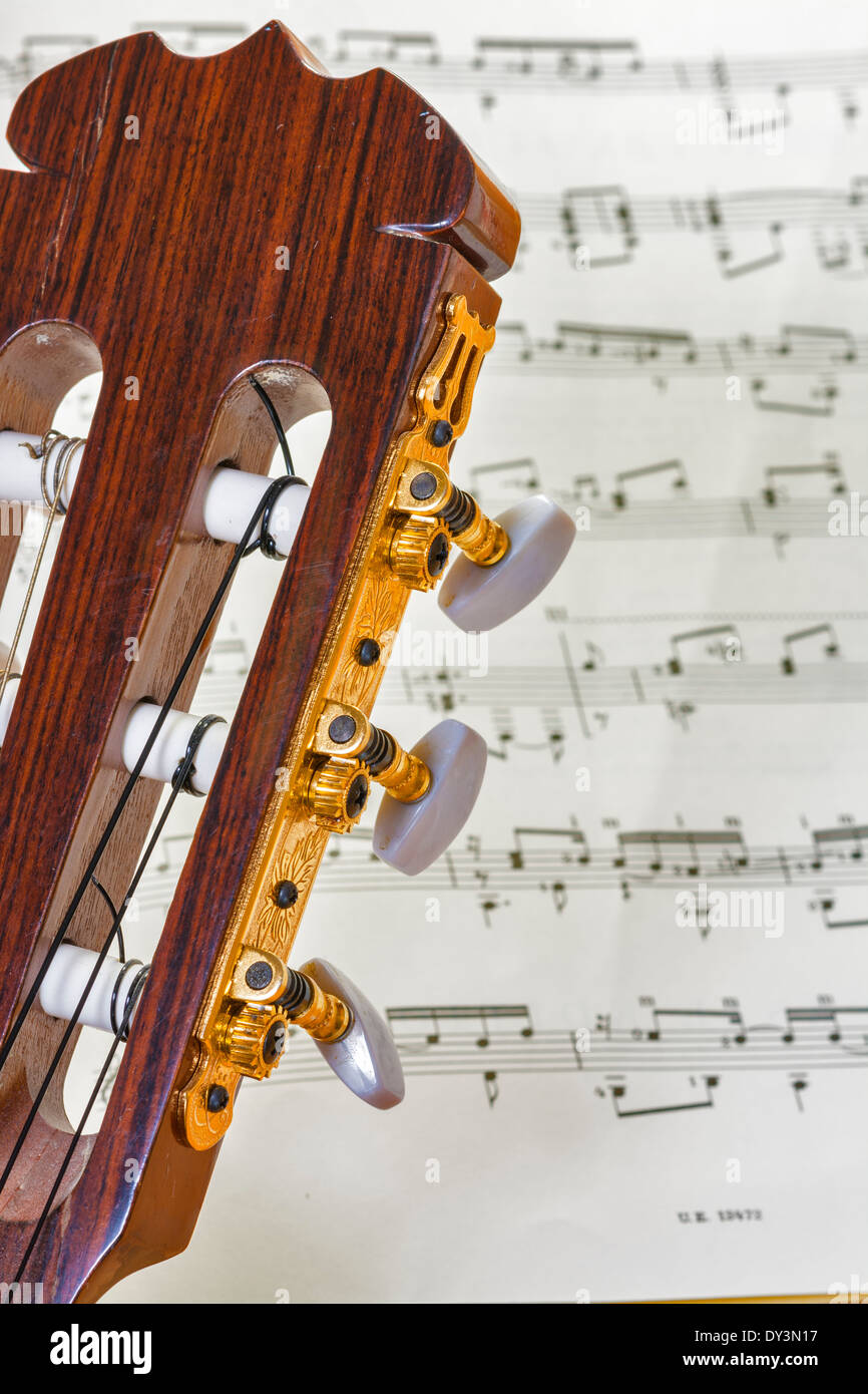 Gitarre-tuning-Tasten und Noten Stockfoto