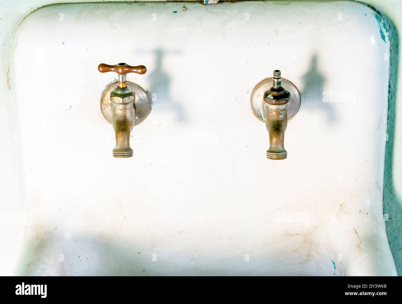 Antikes Waschbecken Stockfotos & Antikes Waschbecken Bilder - Alamy