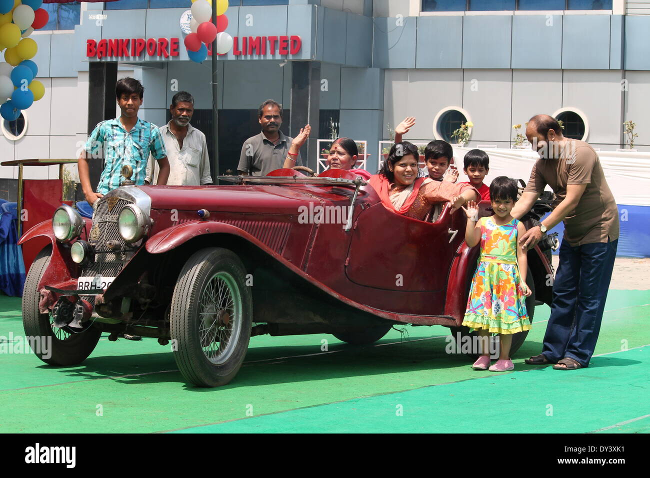 Bankpore, Patna, Bihar, Indien, 6. April 2014. Patna erlebt das 3. Jahrgang & Classic Car Event im Bankpore Club. Es war ein Vergnügen zu beobachten, die Vintage & Classic Veranstaltung Rollen auf der Straße und man bekam Einblick in vergangener Jahre. Die Autos waren auf Anzeige von 1919 bis 1960 hergestellt wurde. Bildnachweis: Rupa Ghosh/Alamy Live-Nachrichten. Stockfoto