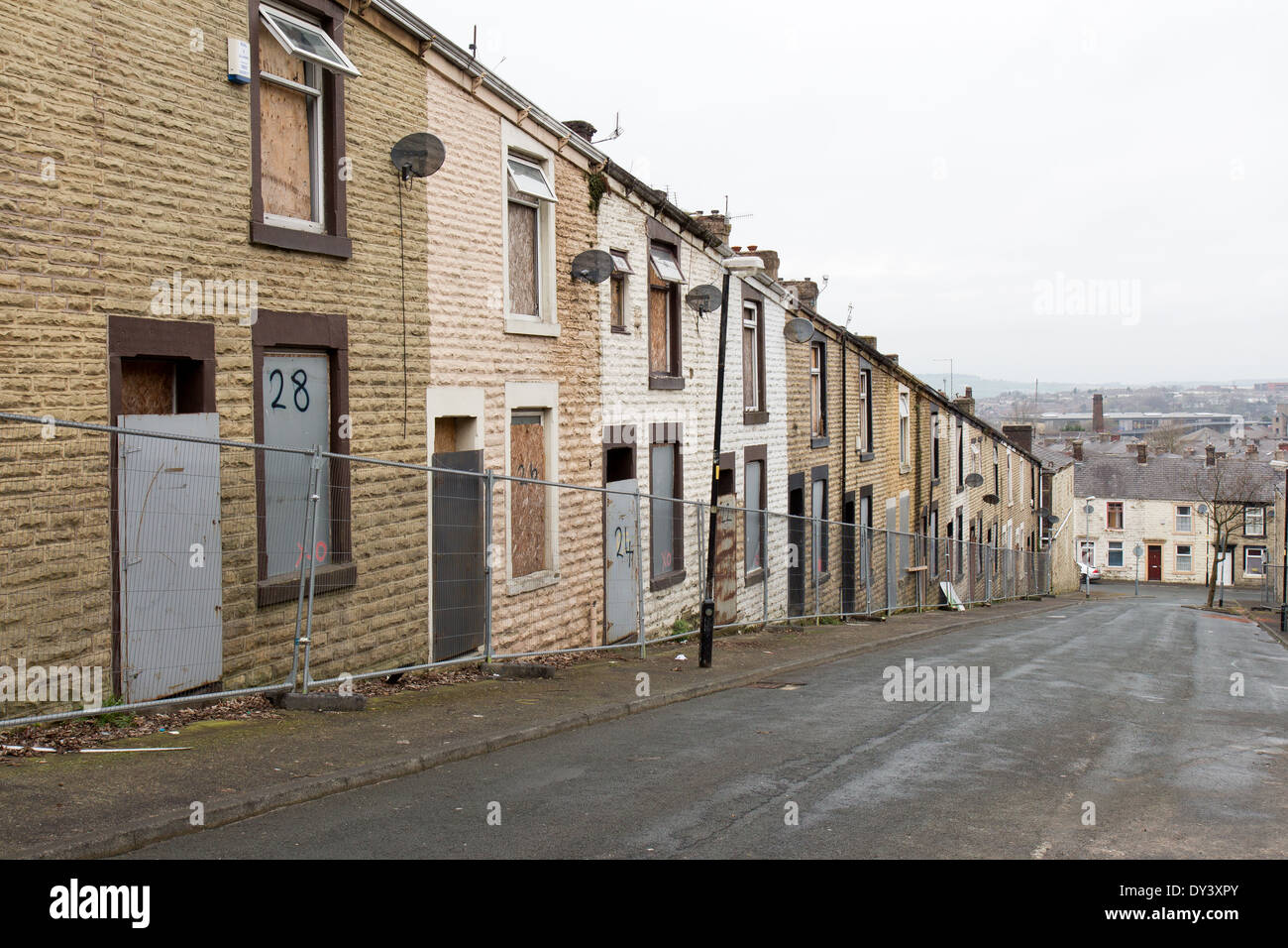 Renovierung von terrassenförmig angelegten Wohnungen im Woodnook Bereich der Accrington, Lancashire England Stockfoto