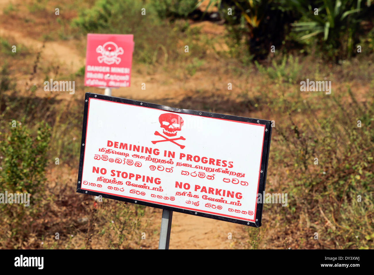 Landmine Gefahr Warnzeichen, der Minenräumung im Gange in ehemaligen Krieg zerrissenen Jaffna, Sri Lanka Stockfoto