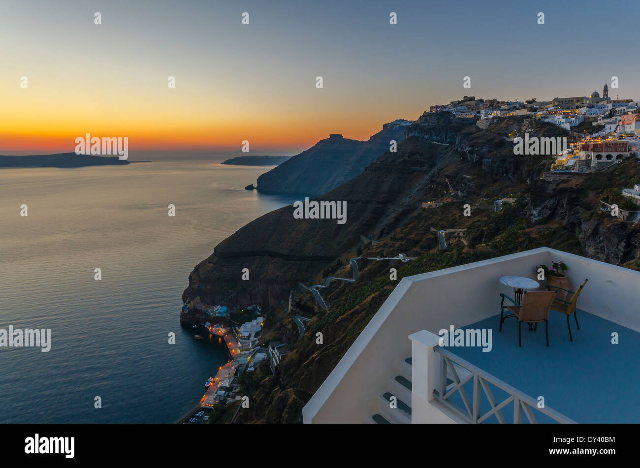 Fira Sonnenuntergang in Santorini Island Stockfoto