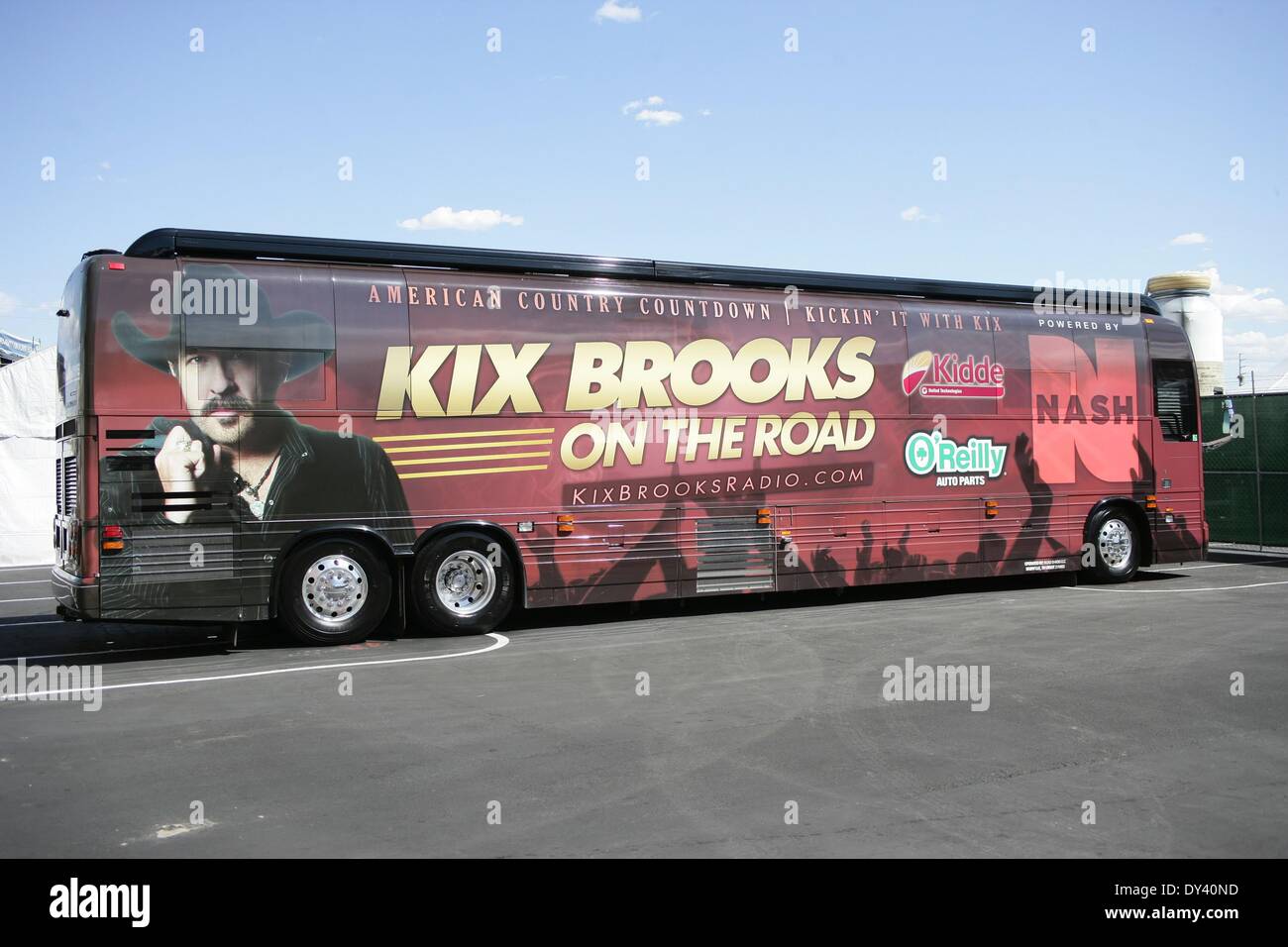 Kix Brooks Tourbus, Atmosphäre in Anwesenheit für 2nd Annual ACM-Party für ein Ursache-Festival - SA, die LINQ, Las Vegas, NV 5. April 2014. Foto von: James Atoa/Everett Collection Stockfoto