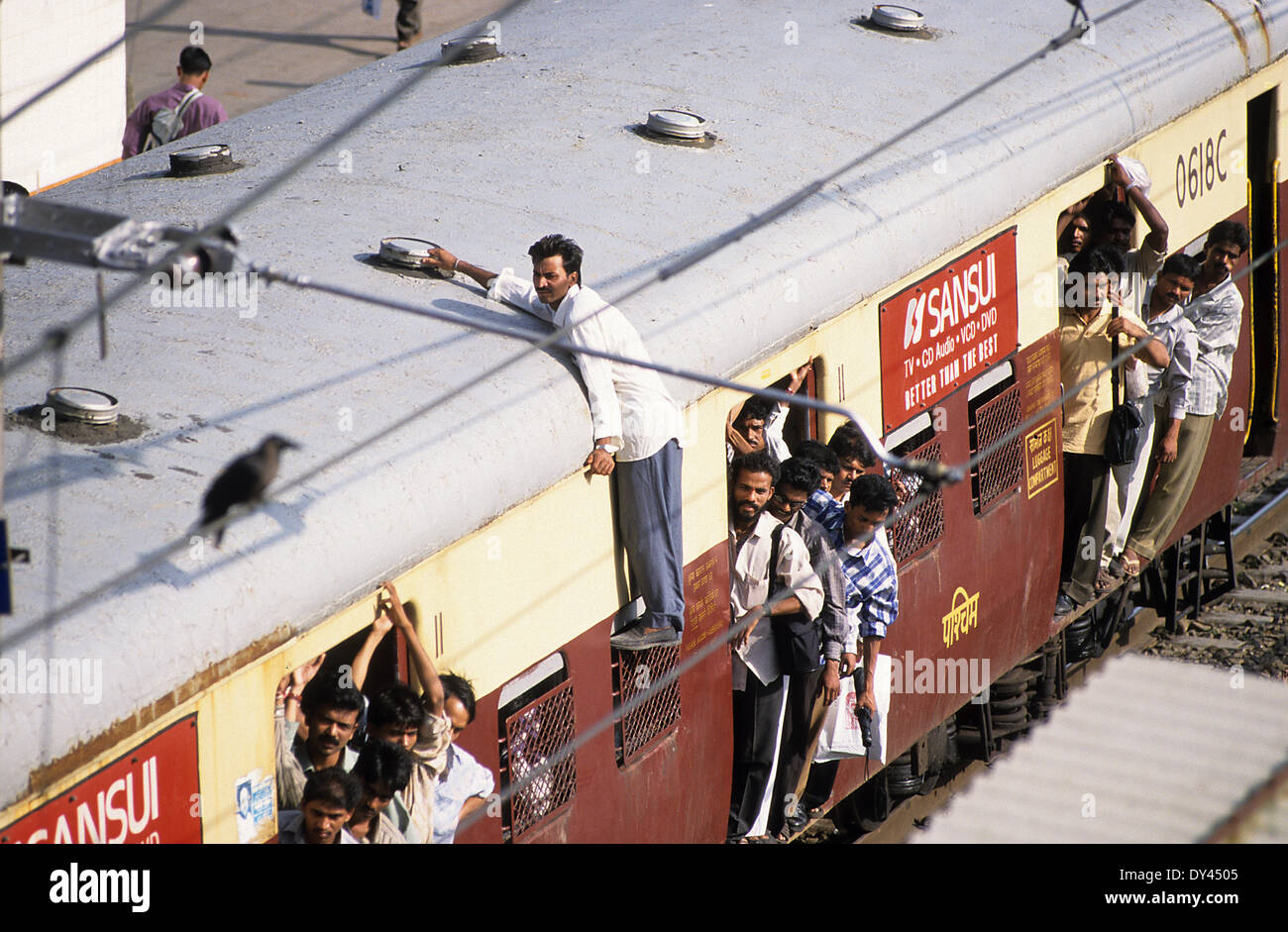 India-Mumbai, 6 Milliarden Pendler Reisen in lokalen Zügen der Westbahn zwischen Stadtzentrum und Suburbans täglich Stockfoto