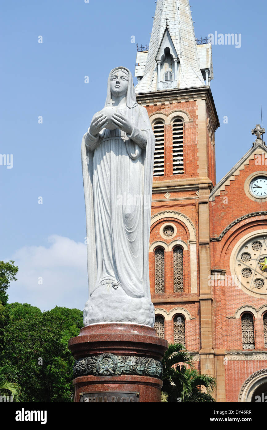 Statue der Jungfrau Maria Saigon Dom Ho-Chi-Minh-Stadt Vietnam Stockfoto