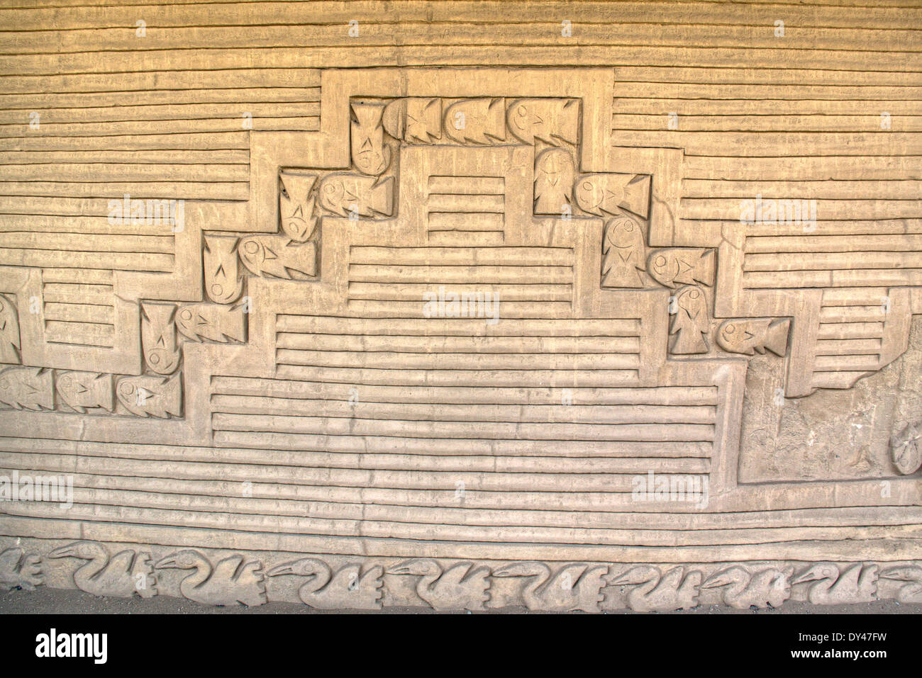 Wand der Ruinen von Chan Chan in der Nähe von Trujillo, Peru Stockfoto