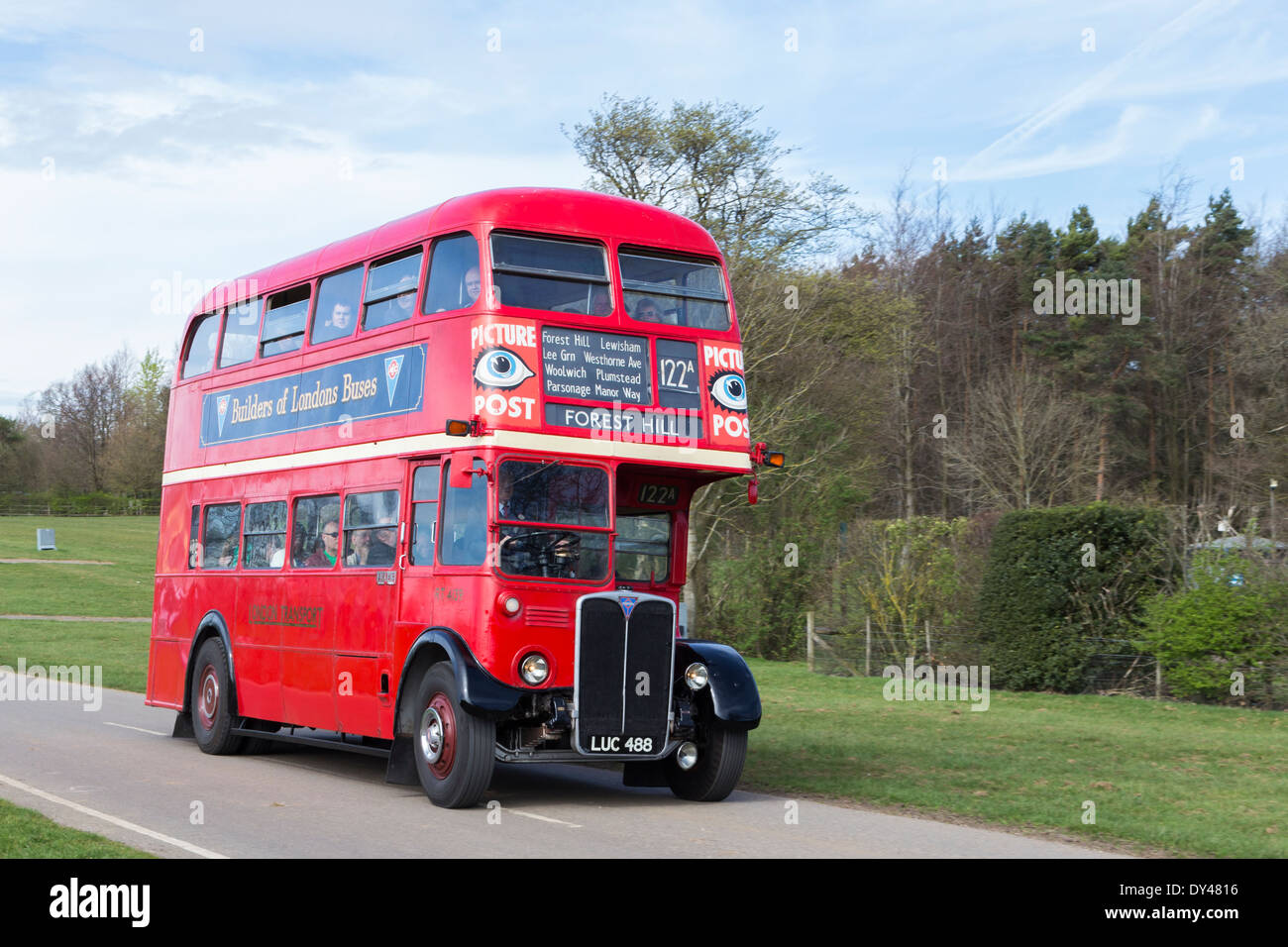 Klassische rote Routemaster Doppeldeckerbus am Display des Erbes Fahrzeuge Stockfoto