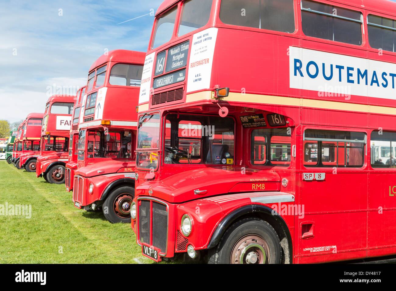 Klassische rote Doppeldecker Routemaster-Busse Anzeige der Erbe Fahrzeuge Stockfoto