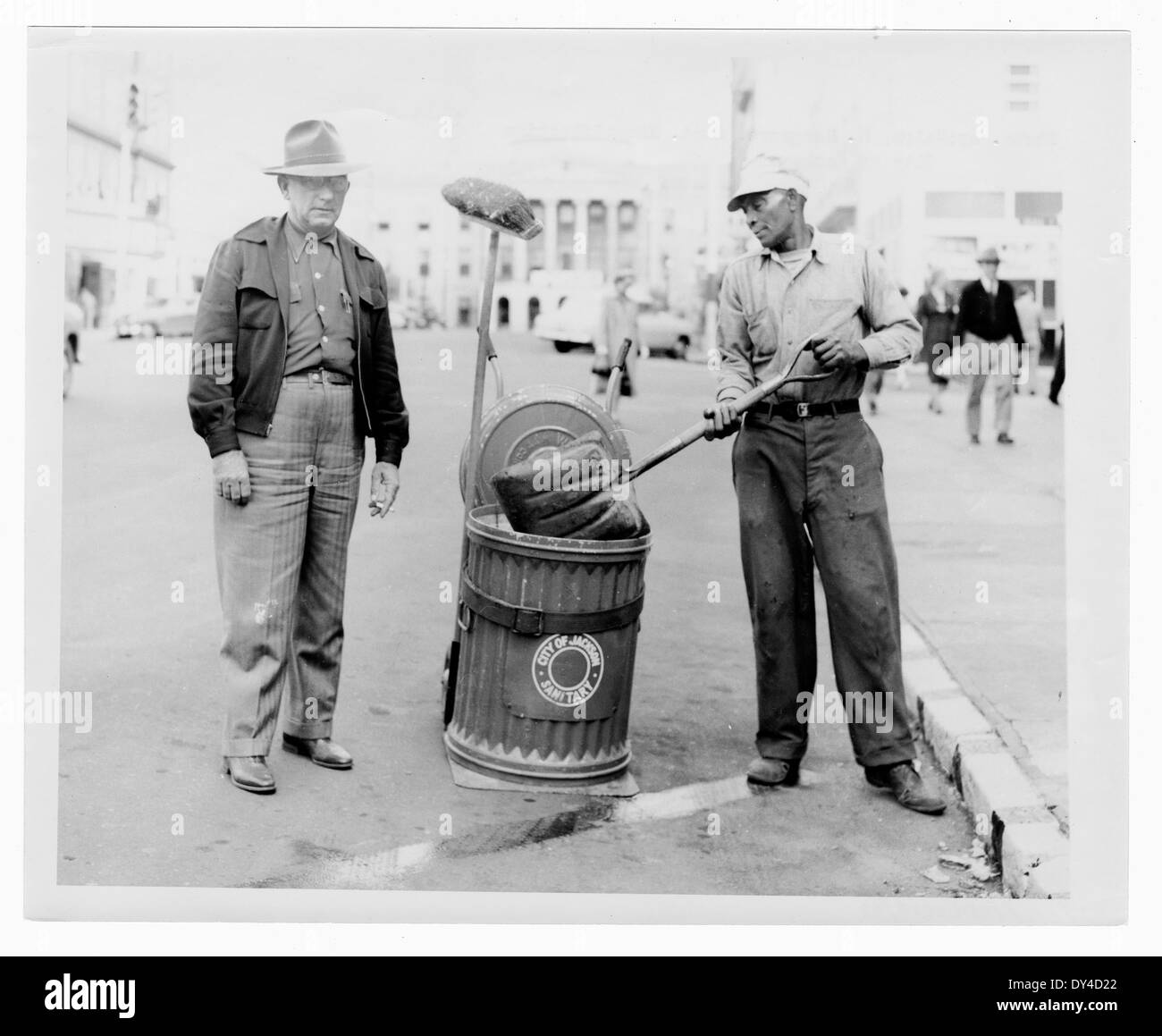 Ein Blick auf das alte Kapitolgebäude in Mississippi während seiner Reparaturen um 1915, was die Bemühungen zur Erhaltung eines historischen Wahrzeichens unterstreicht. Stockfoto