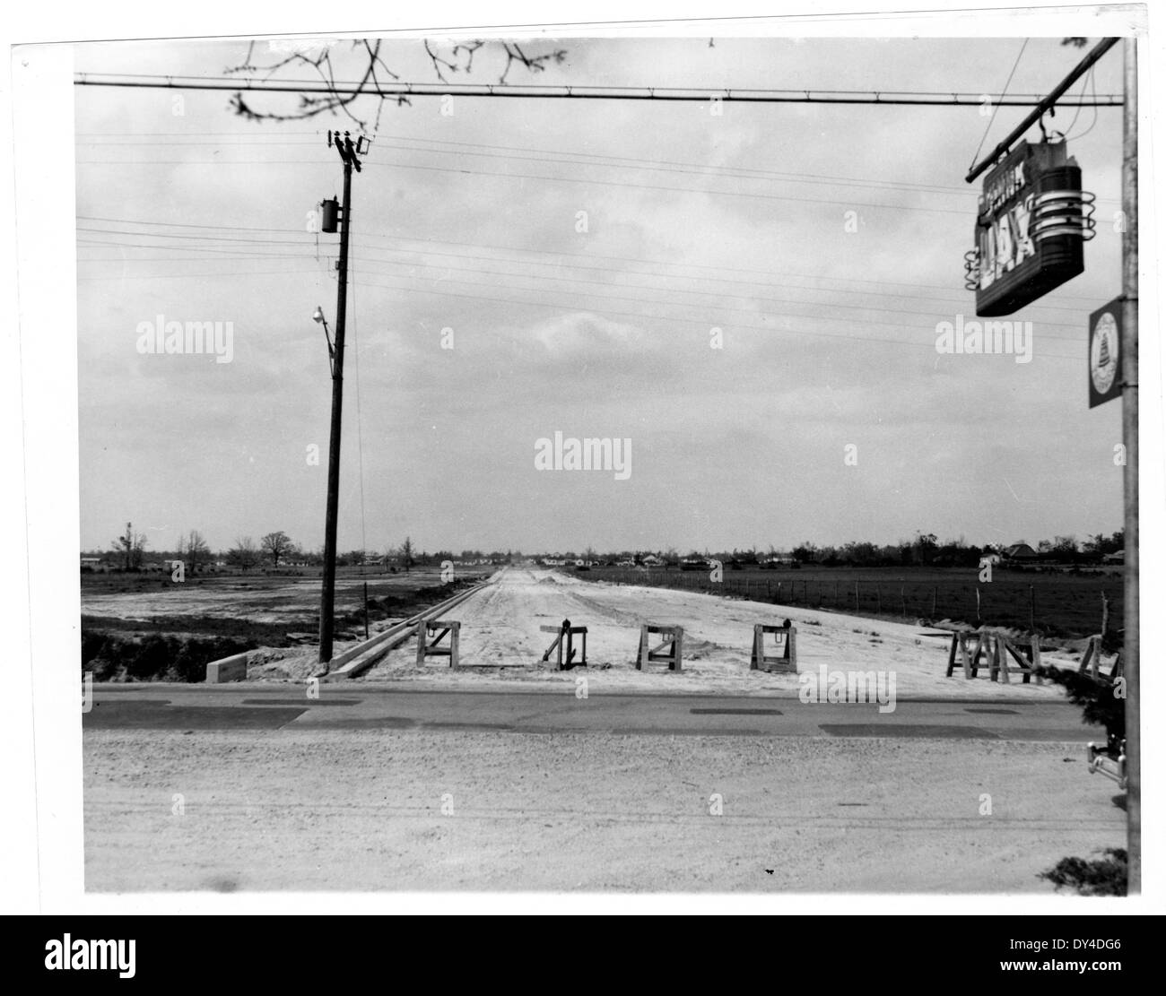 Dieses Bild zeigt Reparaturarbeiten am Old Capitol in Jackson, Mississippi, um 1915, einem Gebäude von historischer Bedeutung, das ein Kernstück der politischen und architektonischen Geschichte des Staates war. Stockfoto