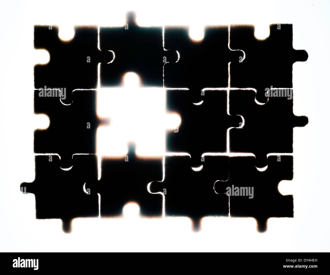 Holz Puzzle und Hintergrundbeleuchtung Hintergrund. Nahaufnahme Stockfoto