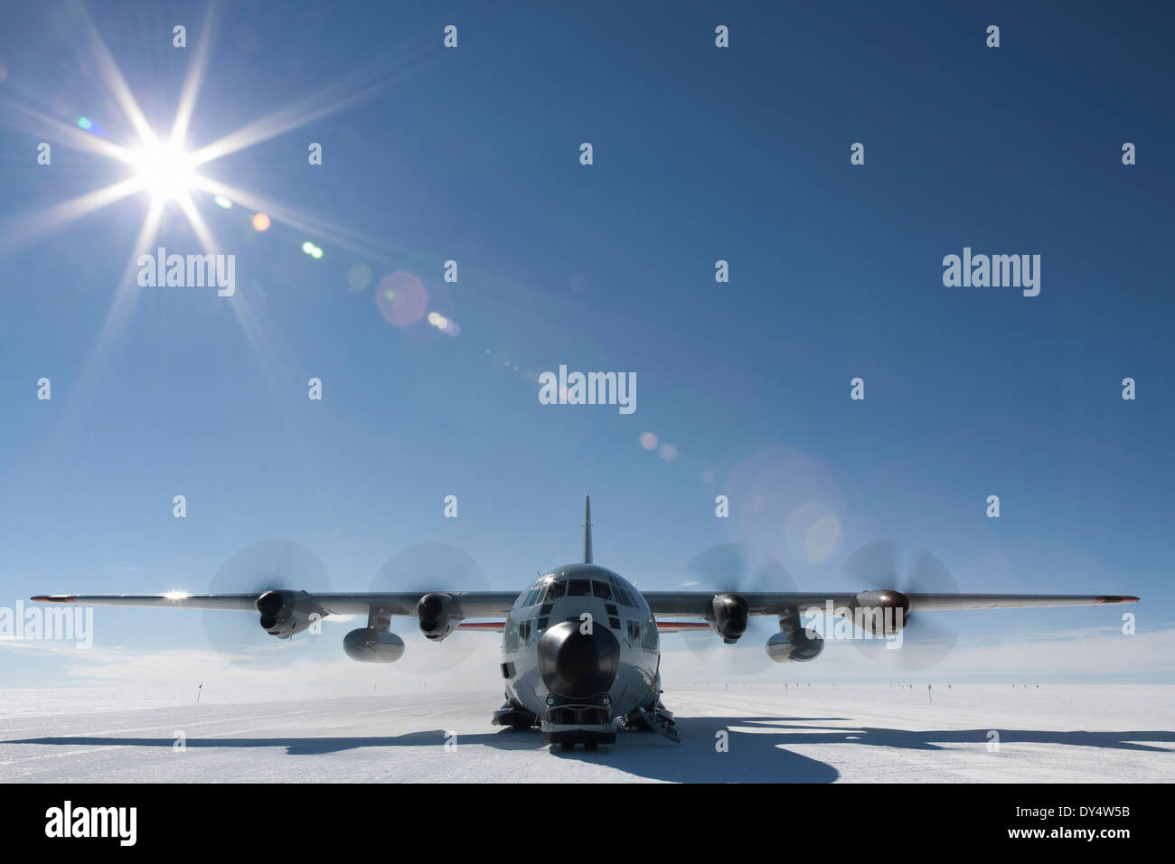 New York Air National Guard bietet Wissenschaftlern und liefert an Camp Raven zugunsten die Studie der globalen Erwärmung Stockfoto