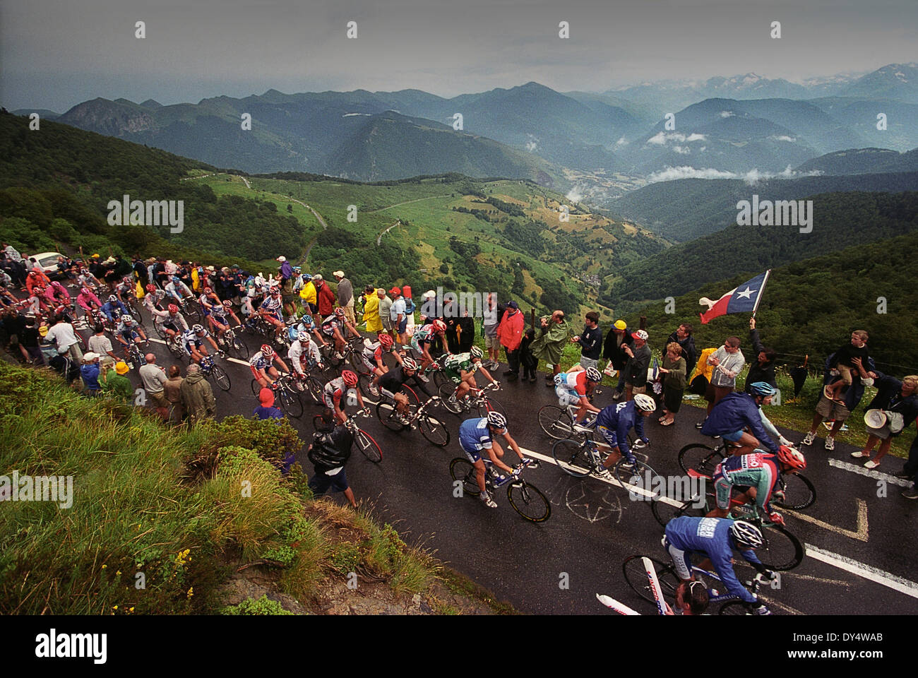 2004 Tour de France Fahrer auf Stufe 12 Col d Aspen Stockfoto