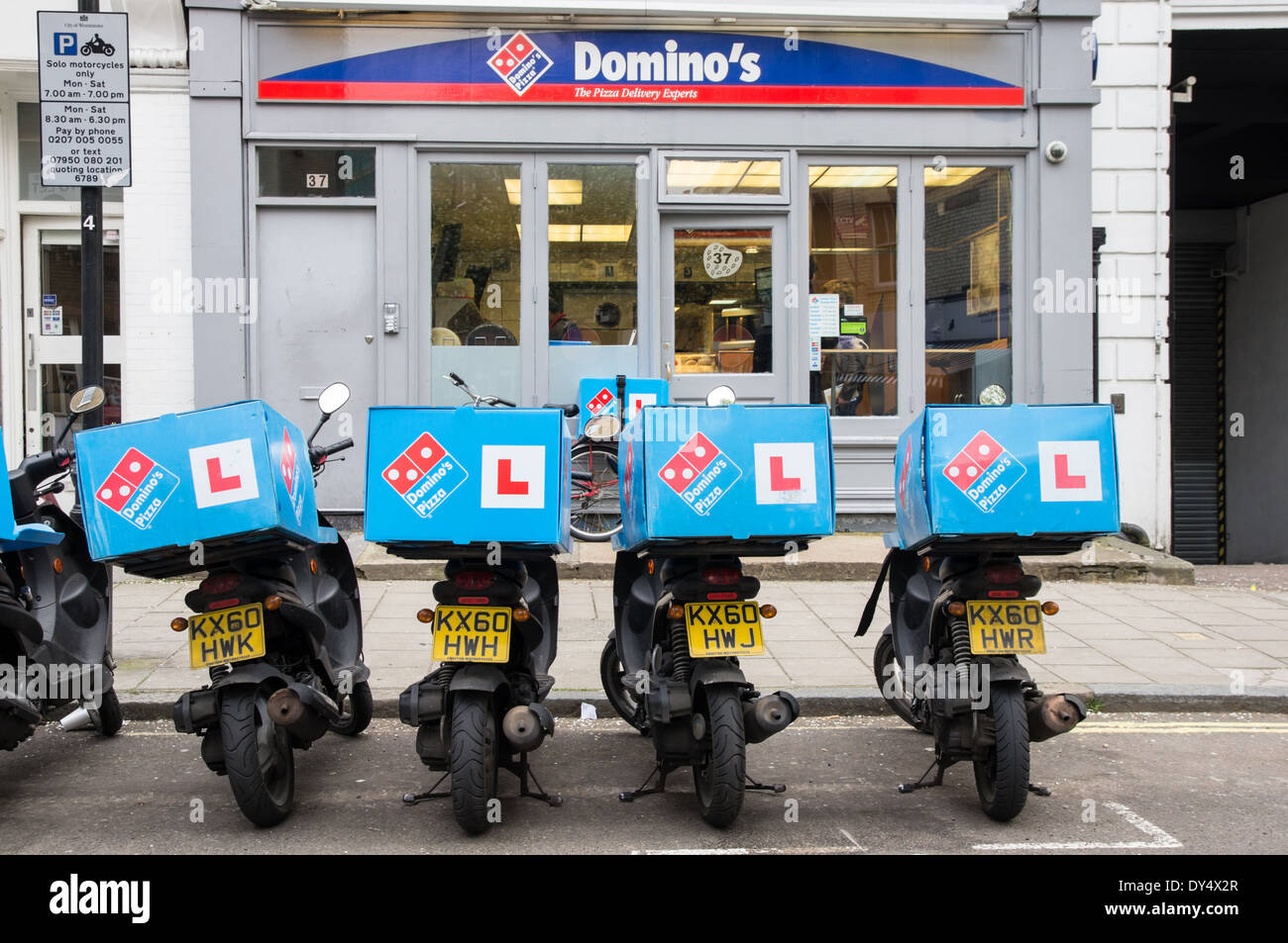 Dominos Pizza Shop in London England Vereinigtes Königreich Großbritannien Stockfoto