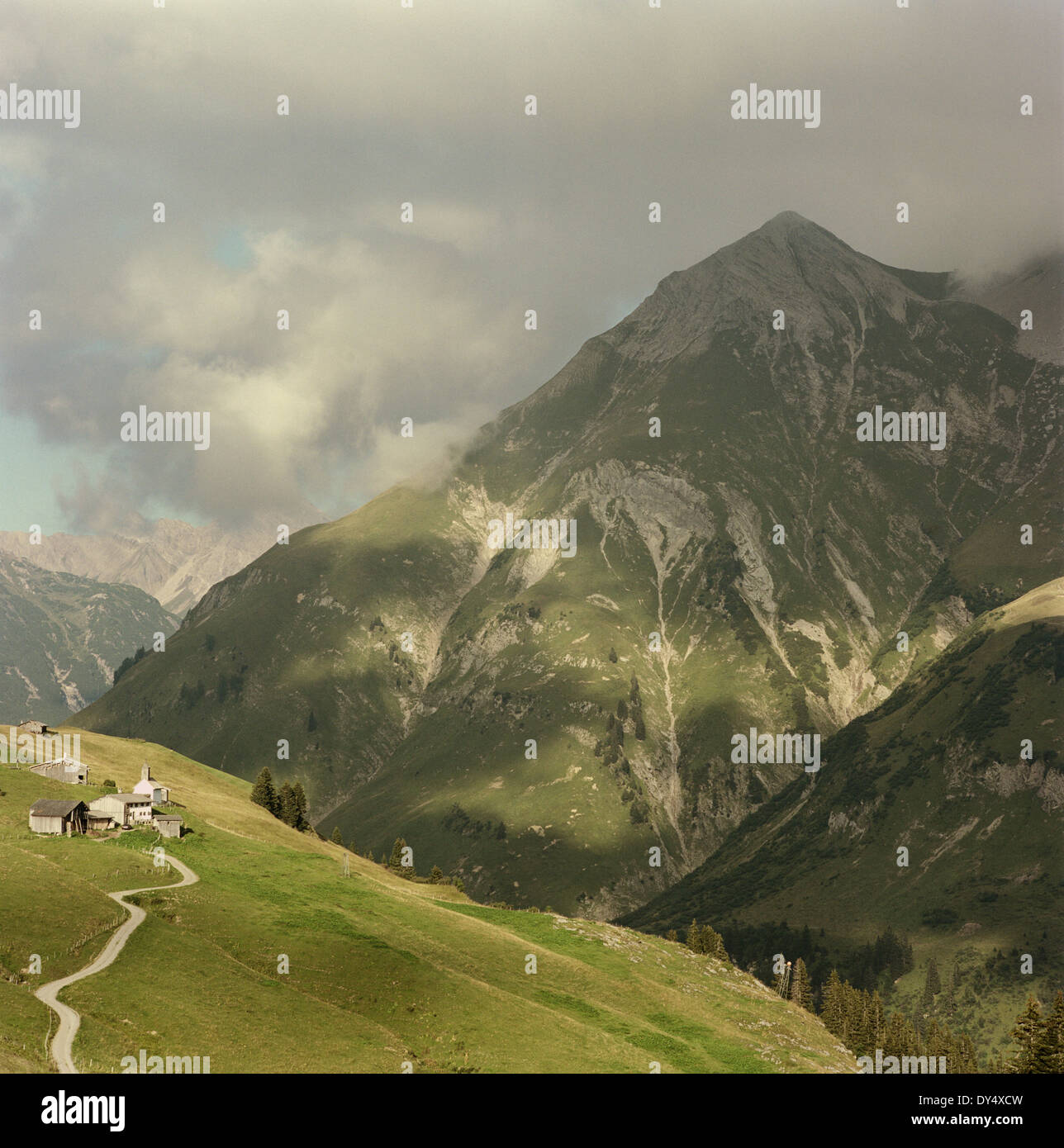 Bergige Landschaft, Lech, Österreich Stockfoto