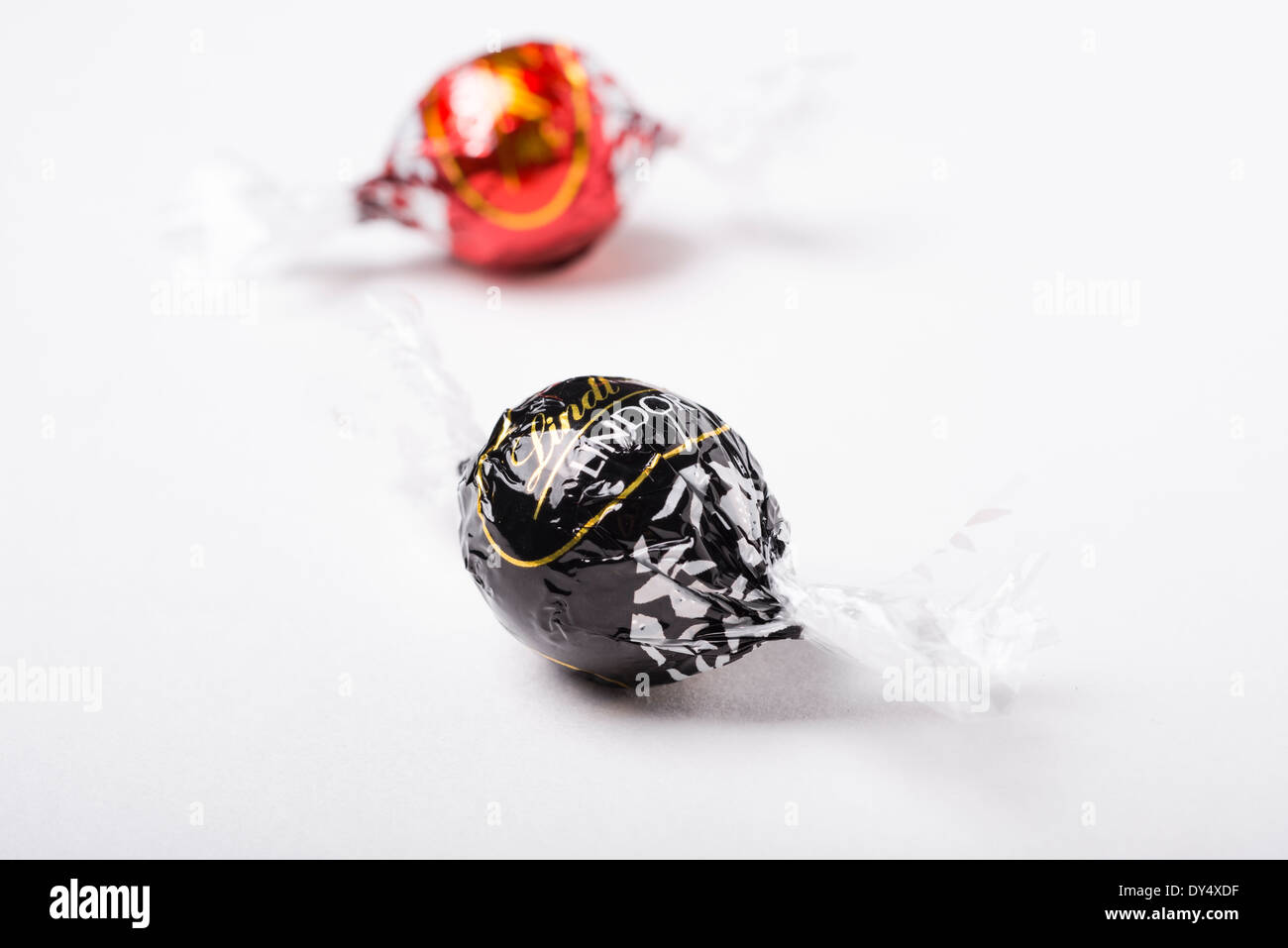 Lindt lindor chocolate -Fotos und -Bildmaterial in hoher Auflösung ...