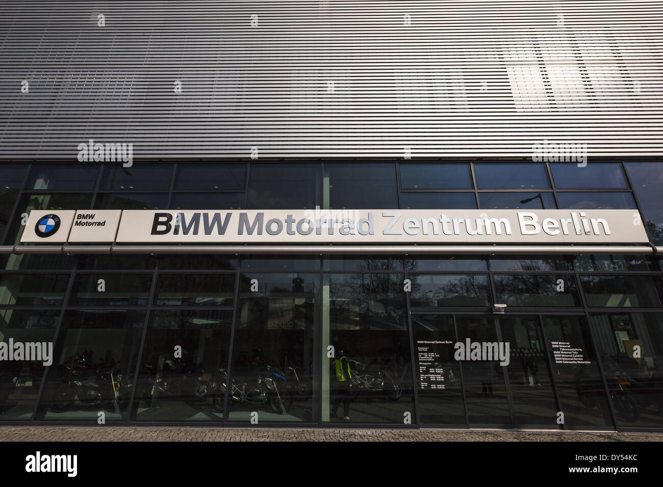 Berlin, Deutschland. 6. April 2014. BMW eröffnet eine neue Niederlassung in Berlin am 8. April 2014. Foto: der Neubau in Berlin, am 7. April 2014. (Foto von Reynaldo Paganelli/NurPhoto) © Reynaldo Paganelli/NurPhoto/ZUMAPRESS.com/Alamy Live-Nachrichten Stockfoto