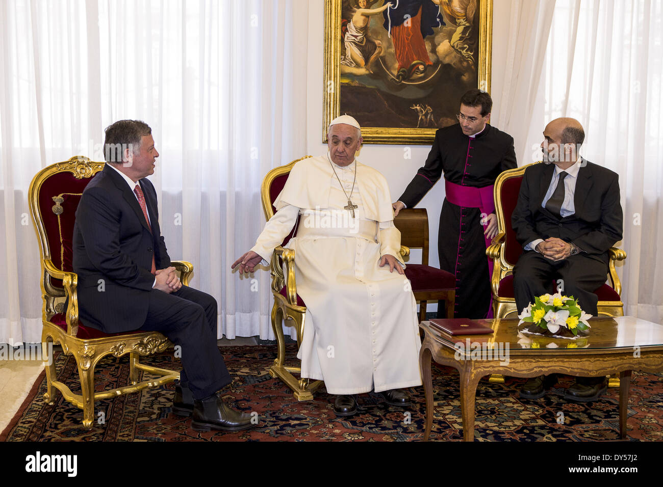 Vatikan-Stadt. 7. April 2014. Francis Papst trifft sich mit der König von Jordanien H.M Abd Allah II auf diesem Foto König von Gordan H.M Abd Allah II, Papst Francis und der Prinz Ghazi Bin | Muhammad-Leiter des königlichen Instituts für interreligiöse Studien Kredit: wirklich einfach Star/Alamy Live-Nachrichten Stockfoto