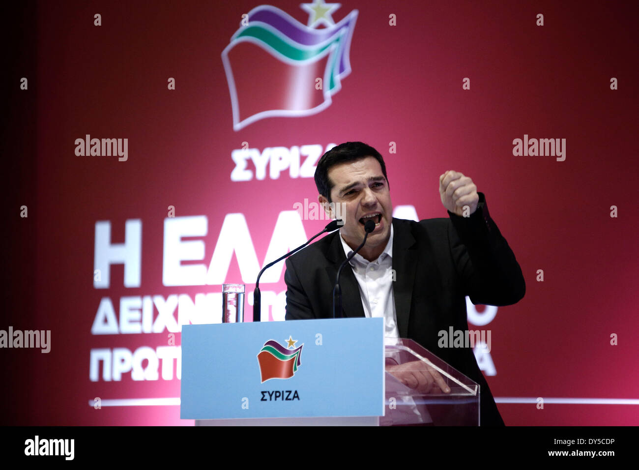 Thessaloniki, Griechenland. 7. April 2014. Der Oppositionsführer Alexis Tsipras hält Rede an SYRIZA Unterstützer und Mitglieder der Partei in Thessaloniki im Convention Center Vellidio, anderthalb Monate vor der doppelten Wahl (Kommunal- und Europawahlen) am 25 Mai. Thessaloniki, Griechenland am 7. April 2014. SYRIZA Führer Alexis Tsipras soll die Europäische Linke Kandidaten benannt werden, der Präsident der Europäischen Kommission. Bildnachweis: Konstantinos Tsakalidis/Alamy Live-Nachrichten Stockfoto