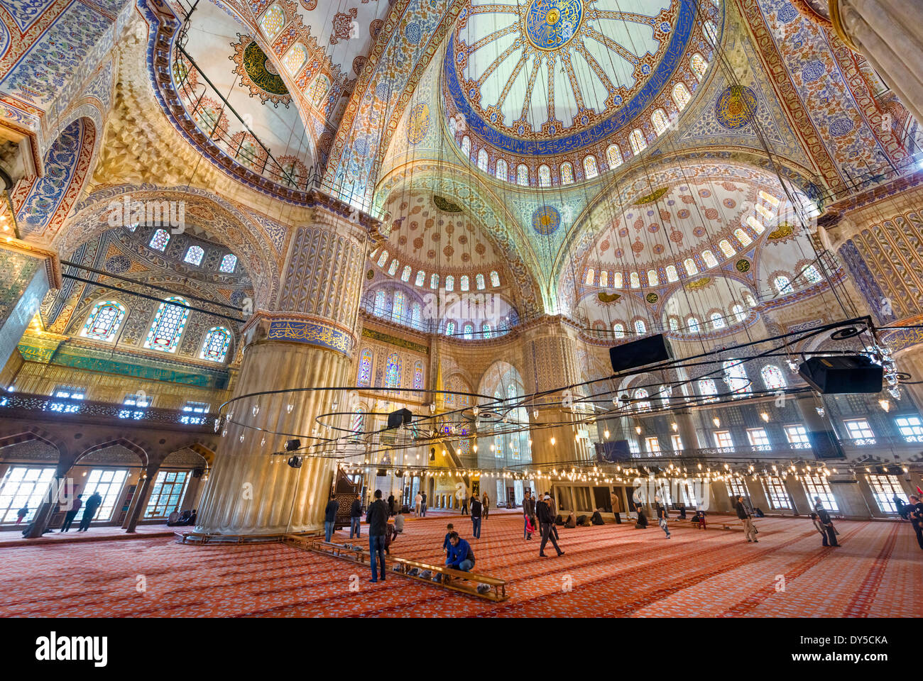 Innenraum auf die blaue Moschee (Sultanahmet Camii), Stadtteil Sultanahmet, Istanbul, Türkei Stockfoto