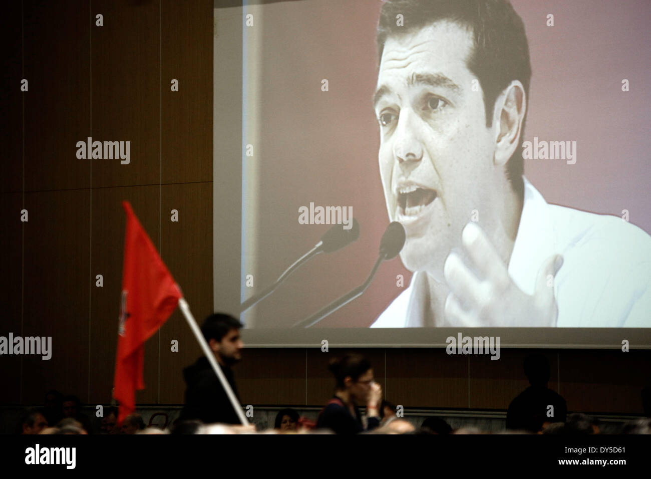 Thessaloniki, Griechenland. 7. April 2014. Der Oppositionsführer Alexis Tsipras hält Rede an SYRIZA Unterstützer und Mitglieder der Partei in Thessaloniki im Convention Center Vellidio, anderthalb Monate vor der doppelten Wahl (Kommunal- und Europawahlen) am 25 Mai. Thessaloniki, Griechenland am 7. April 2014. SYRIZA Führer Alexis Tsipras soll die Europäische Linke Kandidaten benannt werden, der Präsident der Europäischen Kommission. Bildnachweis: Konstantinos Tsakalidis/Alamy Live-Nachrichten Stockfoto