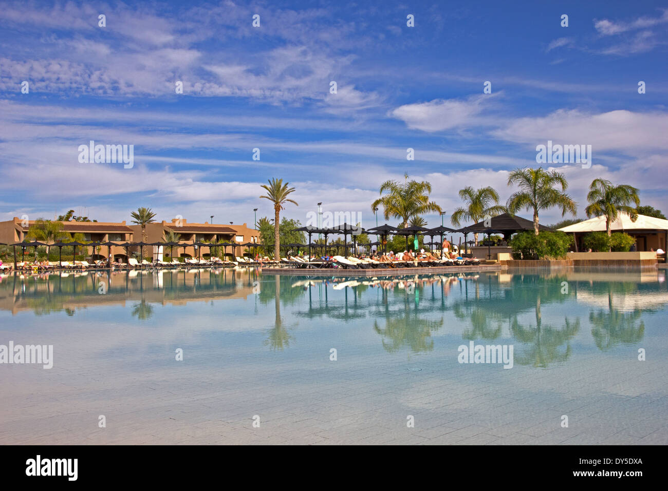 Pool und Bar-Bereich, Hotel Rui Palmeraie, Marrakesch, Marokko Stockfoto