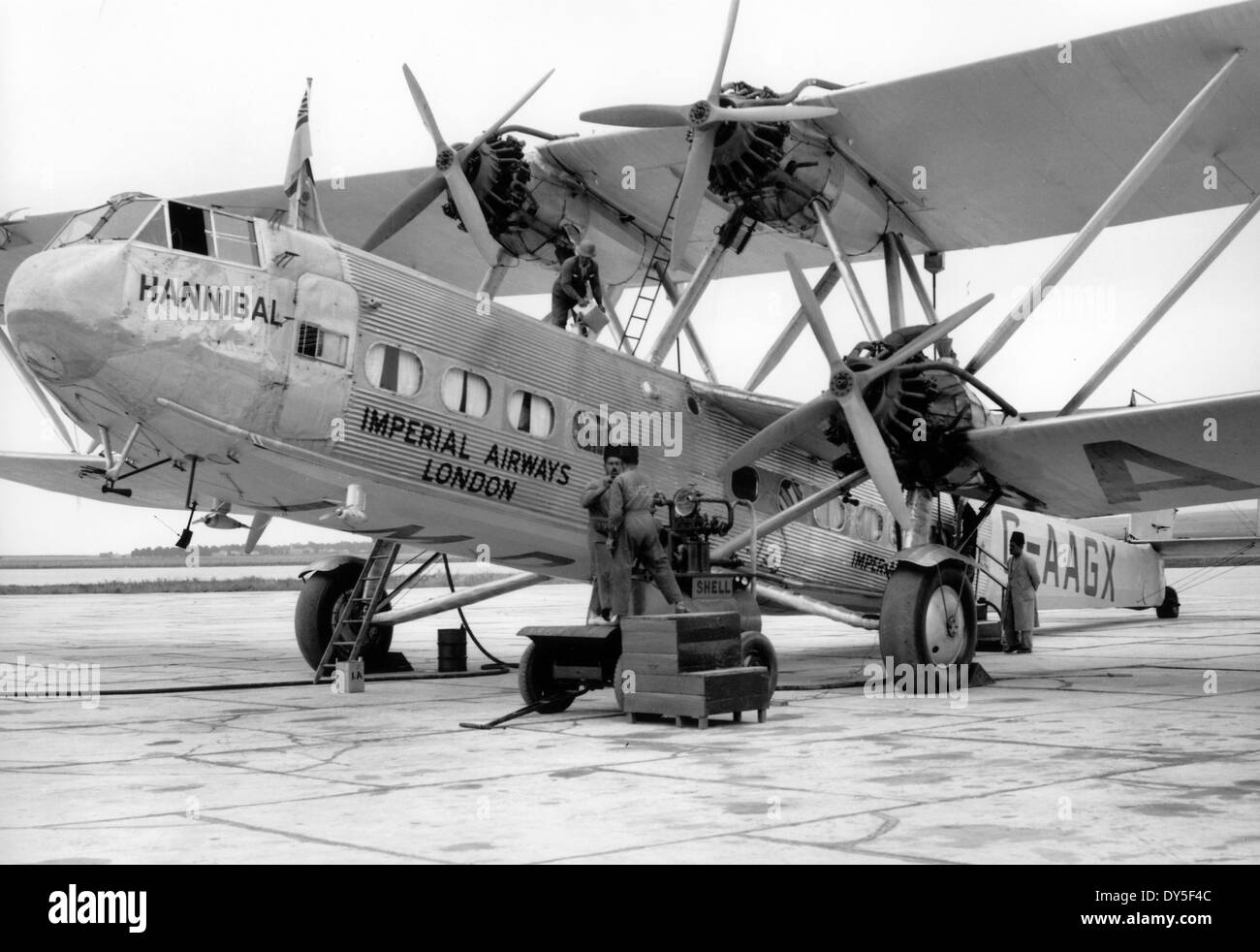 IMPERIAL AIRWAYS Handley Seite H.P.42 G-AAGX "Hannibal", die am Flughafen von Lydda, Palästina verarbeitet werden. Stockfoto