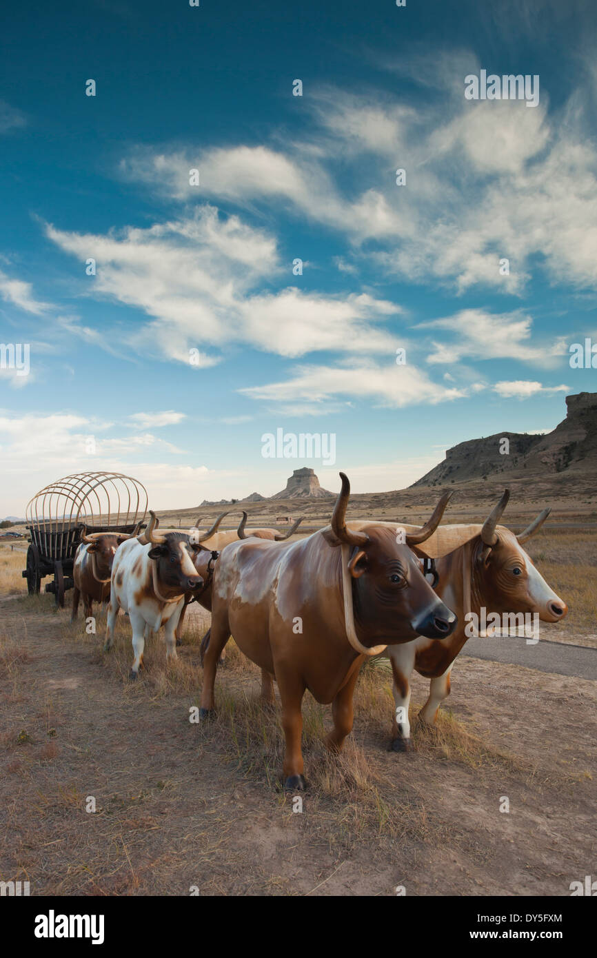 USA, Nebraska, Scottsbluff, Scotts Bluff National Monument und Pionier Wagenzug Stockfoto