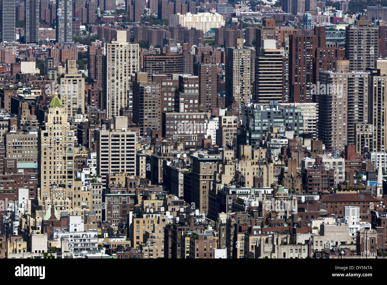 Hohe Aussichtspunkt über Gebäude in Manhattan New York City USA suchen Stockfoto