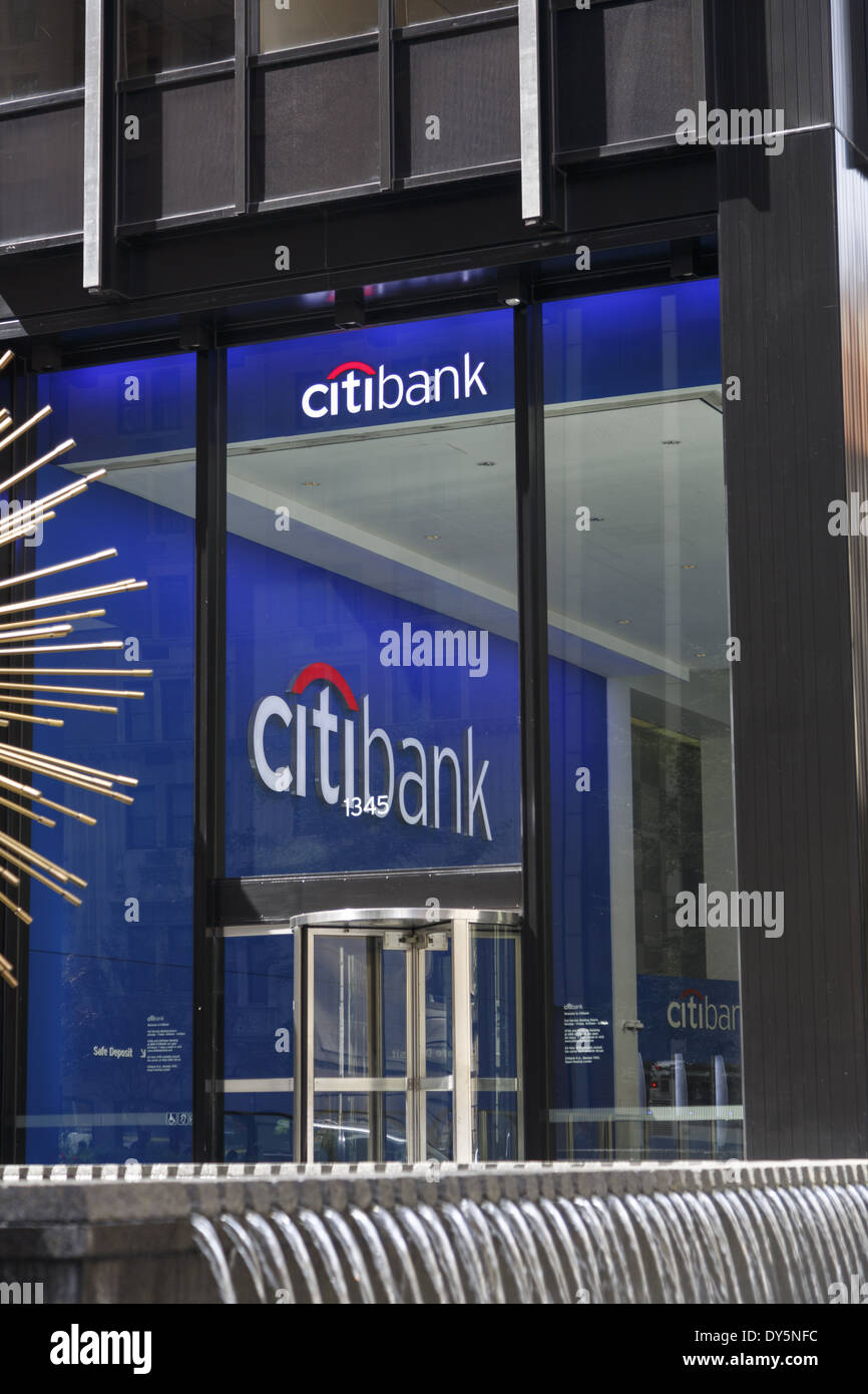 Citibank-Eingang an der 6th Avenue und Avenue of Americas New York Fassade Stockfoto