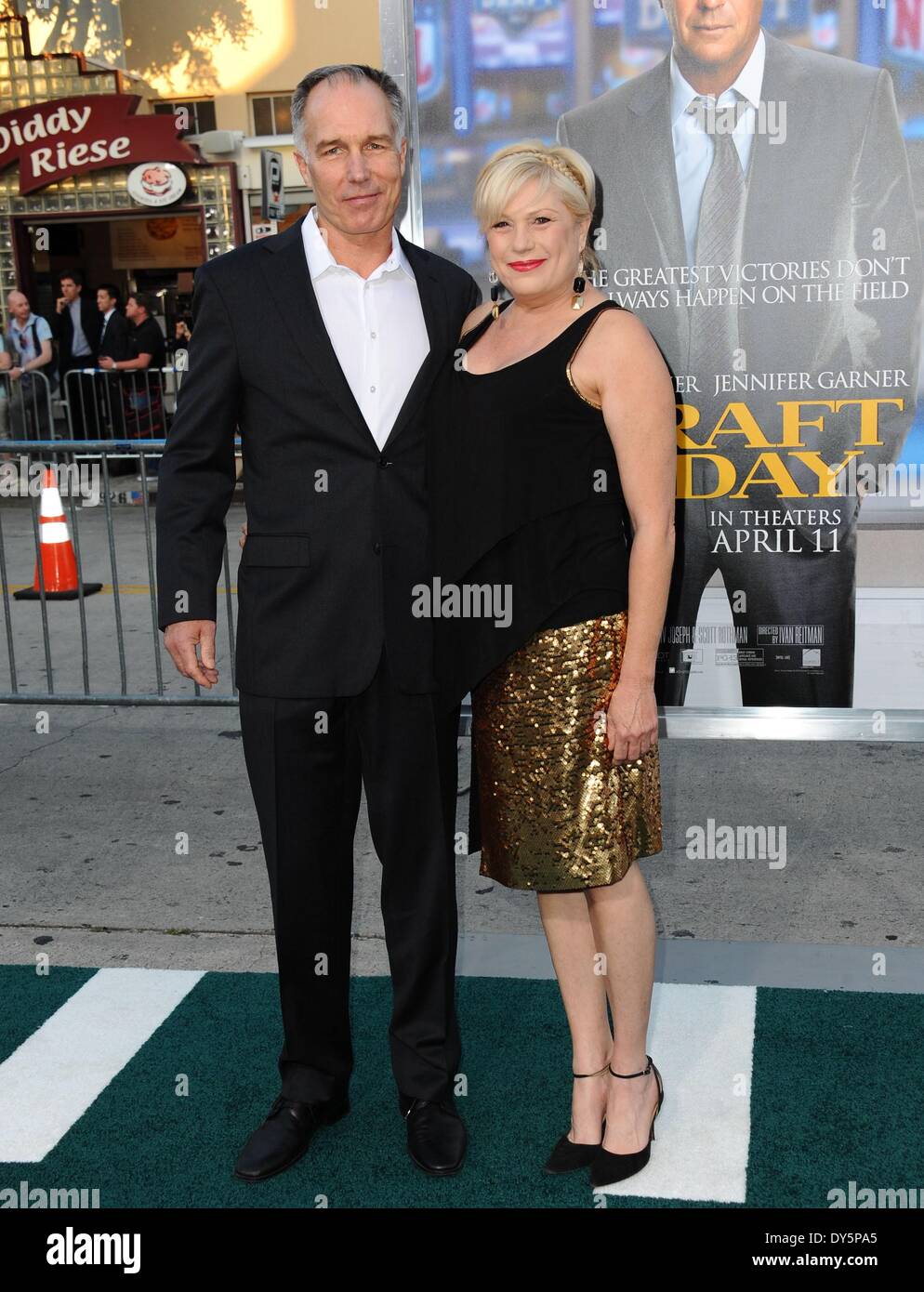 Westwood, CA. 7. April 2014. Patrick St. Esprit, Frau im Ankunftsbereich für Entwurf Tag Premiere, The Regency Village Theatre, Westwood, CA 7. April 2014. Bildnachweis: Dee Cercone/Everett Collection/Alamy Live-Nachrichten Stockfoto